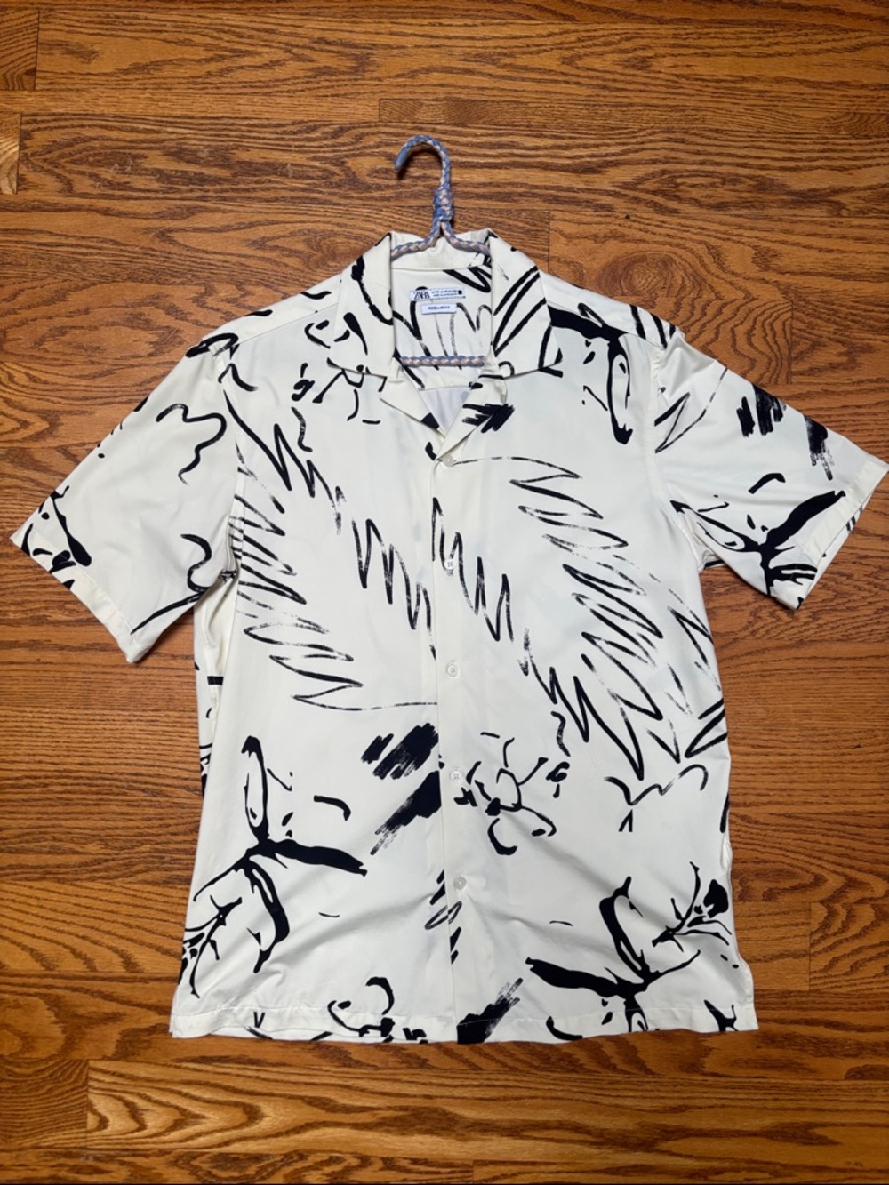 Zara White Short-Sleeve Button-Down Shirt with Black Brushstroke Print